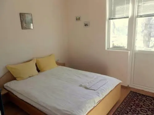 Varbanovi Guest Apartman *